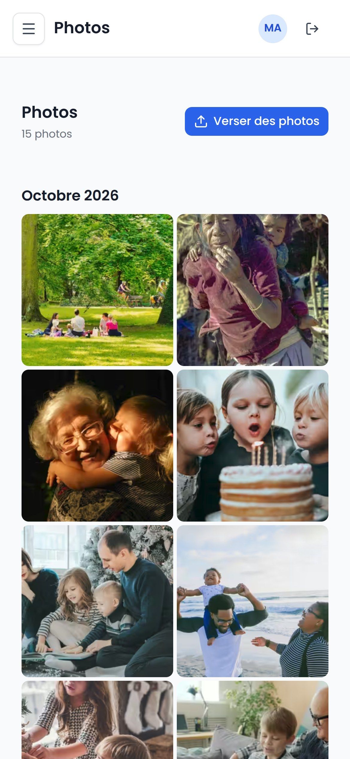 Le flux de photos de la famille Martin dans l’app, rangé par mois